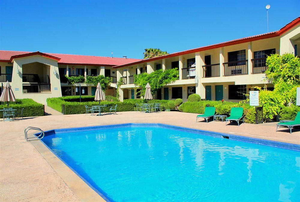 Quinta Dorada Hotel & Suites Saltillo Exterior foto